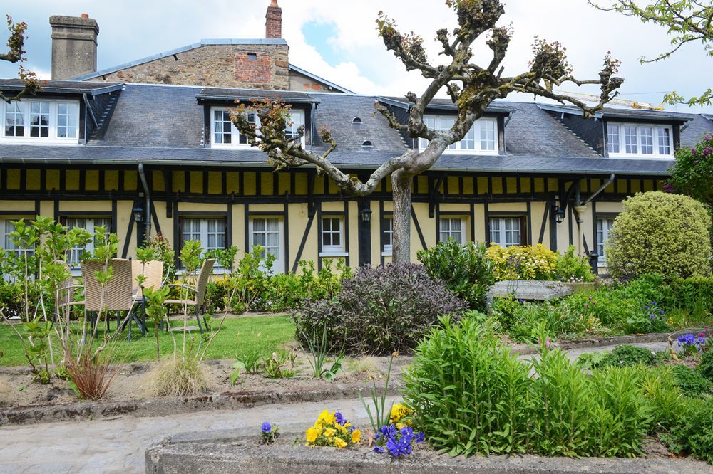 Hotel De La Croix D'Or Avranches Exterior photo